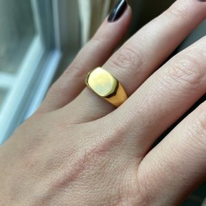Gold chunky signet ring